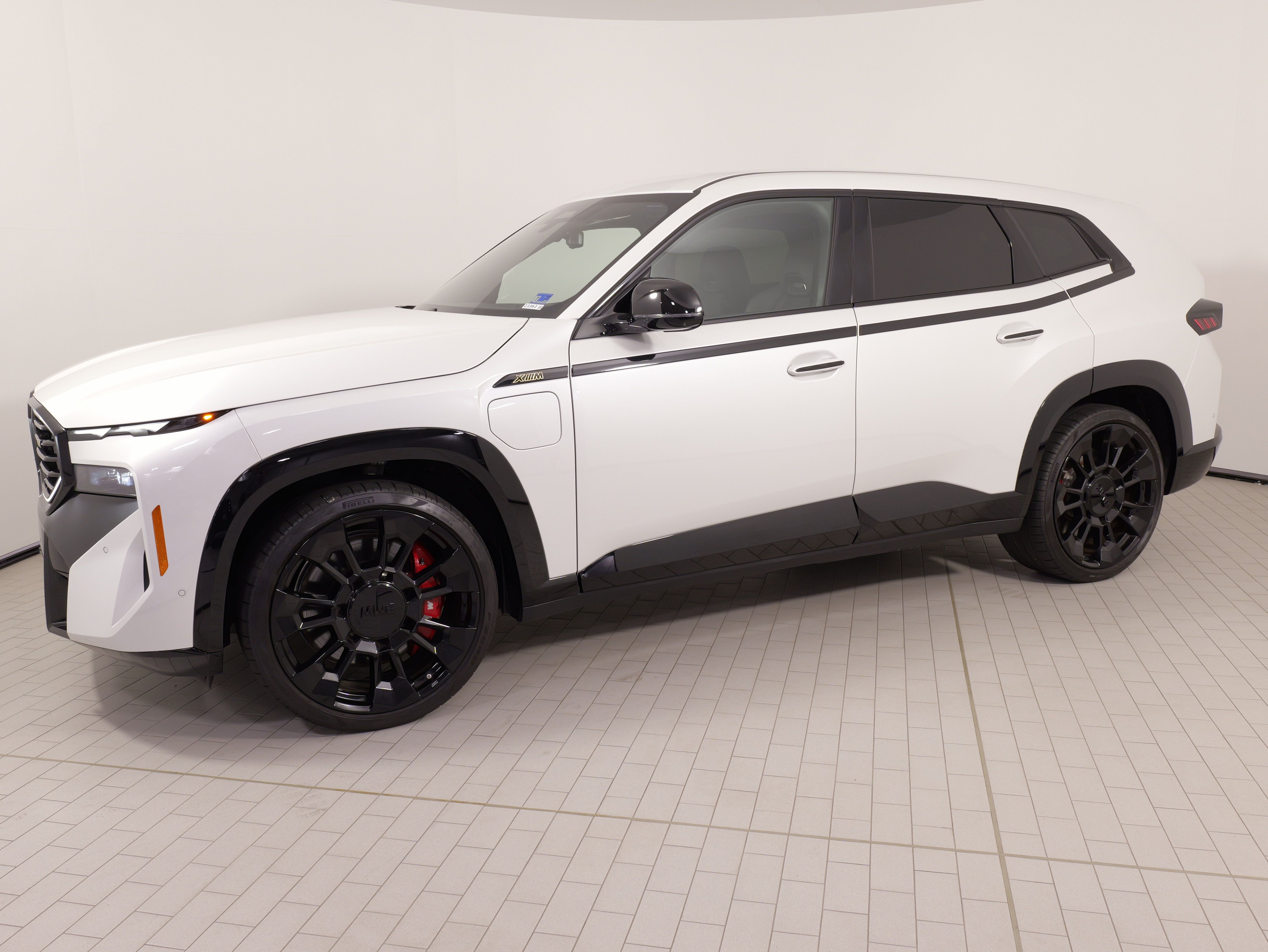 Used 2025 BMW XM AWD/4WD image 1