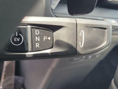Used 2024 Kia EV9 GT-Line AWD/4WD image 35