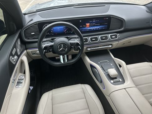 Used 2025 Mercedes-Benz GLS 450 4MATIC image 25
