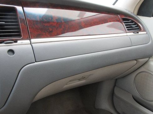 Used 2007 Lincoln Town Car Signature RWD image 39