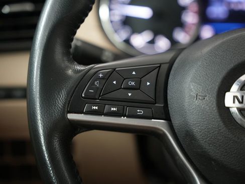 Used 2018 Nissan Rogue SV image 12