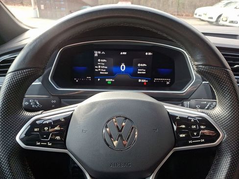 Used 2022 Volkswagen Tiguan SE R-Line image 20