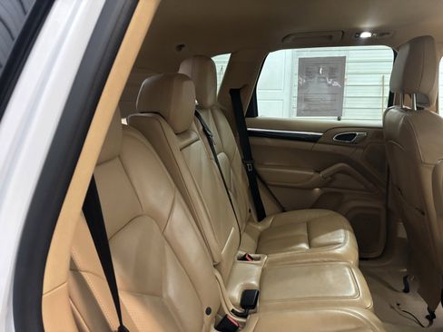 Used 2017 Porsche Cayenne Platinum Edition image 34