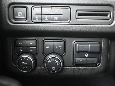 Used 2023 Chevrolet Tahoe Z71 w/ Z71 Off-Road Package image 28