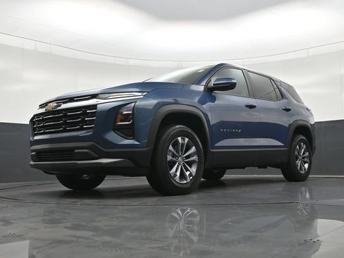Used 2025 Chevrolet Equinox LT FWD image 23