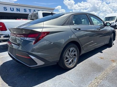 Used 2024 Hyundai Elantra SEL FWD image 2