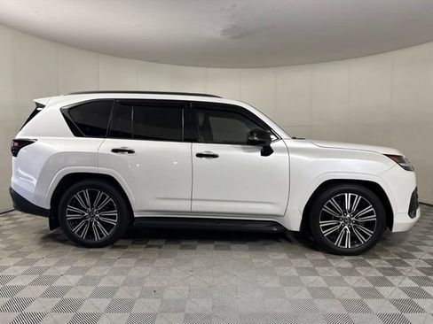 Used 2024 Lexus LX 600 4WD w/ Appearance Package image 9