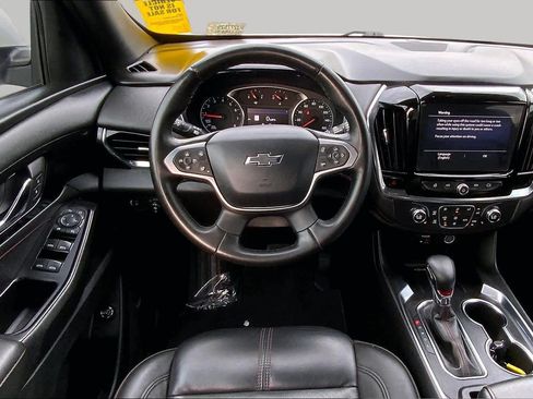 Used 2023 Chevrolet Traverse RS FWD image 6