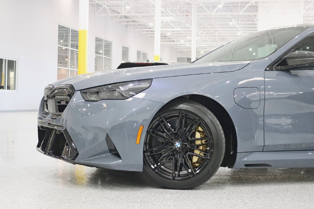 Used 2025 BMW M5 w/ Carbon Package AWD/4WD image 2