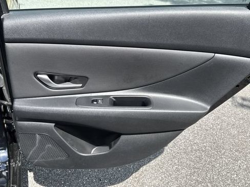 Certified 2023 Hyundai Elantra Limited FWD image 16