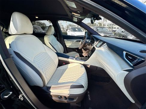 Used 2019 INFINITI QX50 Essential w/ Sensory Package image 31