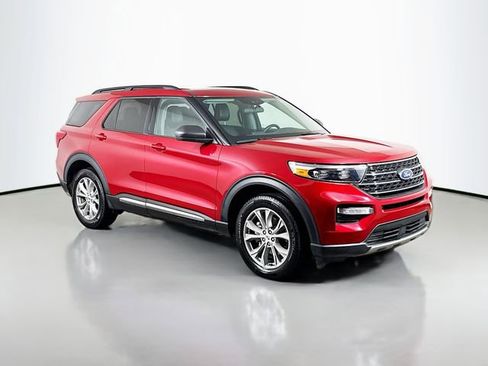 Used 2024 Ford Explorer XLT w/ Equipment Group 202A AWD/4WD image 2