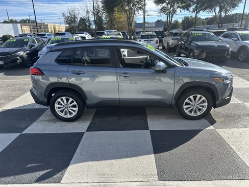 Used 2022 Toyota Corolla Cross LE image 3