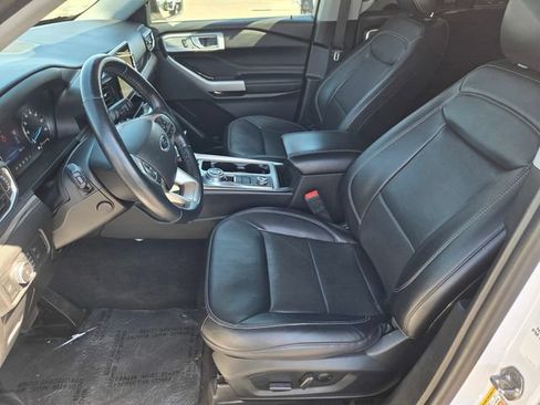 Used 2022 Ford Explorer Limited w/ Equipment Group 301A AWD/4WD image 11