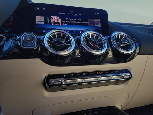 Certified 2025 Mercedes-Benz GLA 250 image 19