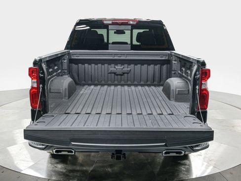 Used 2025 Chevrolet Silverado 1500 High Country w/ High Country Premium Package AWD/4WD image 6