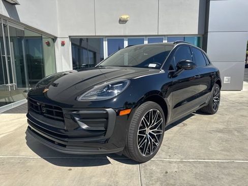 Used 2023 Porsche Macan AWD/4WD image 3