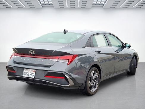 Certified 2025 Hyundai Elantra Limited image 11