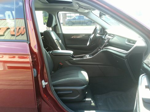 Used 2022 Jeep Grand Cherokee L Laredo w/ Luxury Tech Group I AWD/4WD image 29