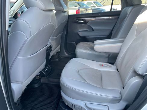 Used 2020 Toyota Highlander Limited AWD/4WD image 18