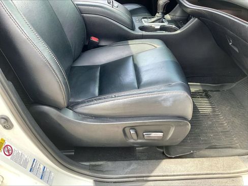 Used 2019 Toyota Highlander XLE AWD/4WD image 39