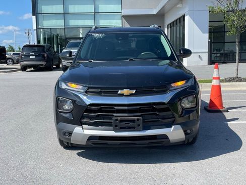 Used 2022 Chevrolet TrailBlazer LT w/ Convenience Package FWD image 2