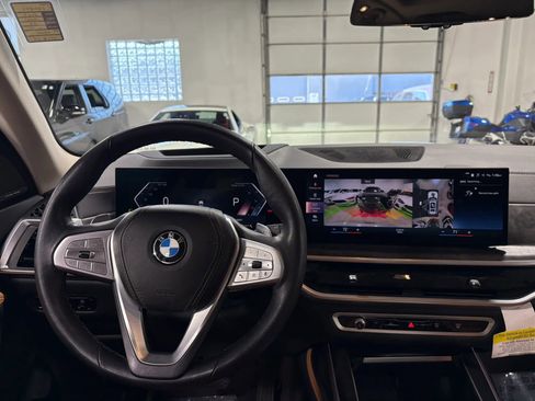 Used 2023 BMW X7 xDrive40i w/ Premium Package image 3