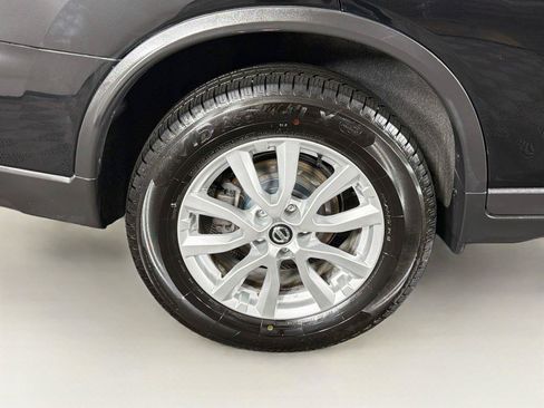 Used 2018 Nissan Rogue SV AWD/4WD image 33