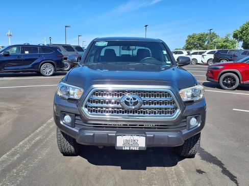Used 2017 Toyota Tacoma TRD Off-Road w/ Tow Package (A/T) AWD/4WD image 32