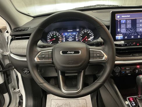 Used 2022 Jeep Compass Latitude AWD/4WD image 12