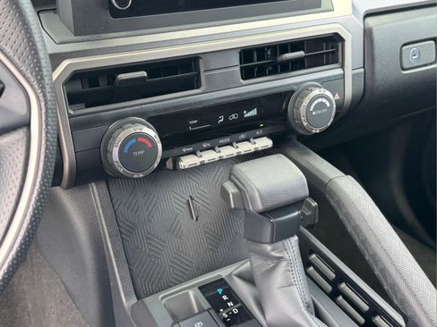 Used 2025 Toyota 4Runner SR5 AWD/4WD image 27