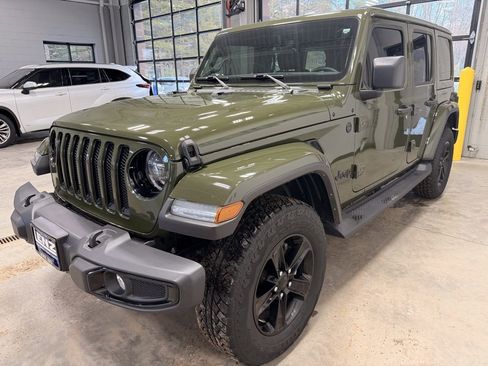 Used 2022 Jeep Wrangler Unlimited Sahara image 4