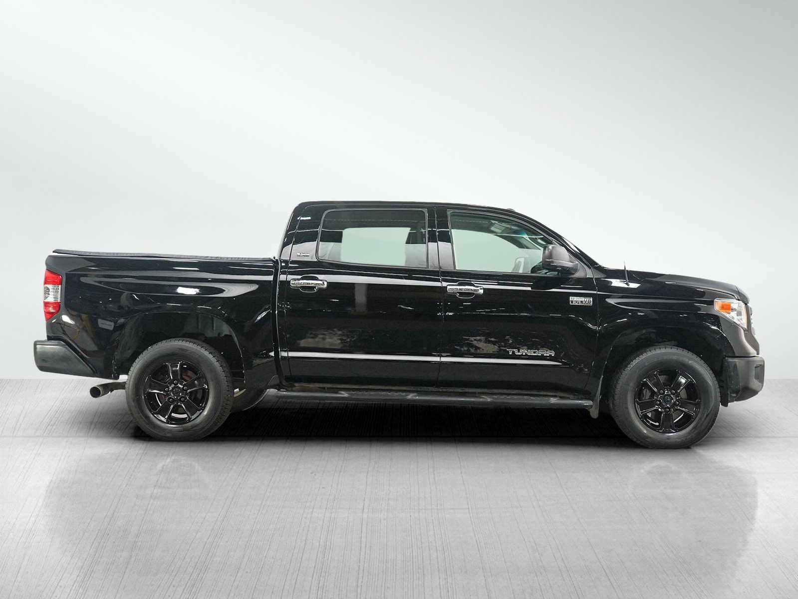 Used 2015 Toyota Tundra SR5 w/ SR5 Upgrade Package AWD/4WD image 6