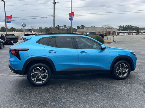 Certified 2025 Chevrolet Trax LT w/ Driver Confidence Package image 7