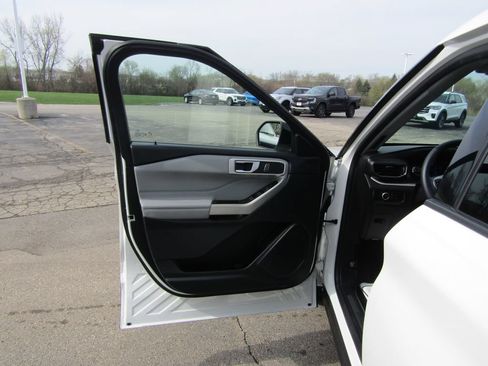 Used 2023 Ford Explorer XLT w/ Equipment Group 202A AWD/4WD image 27