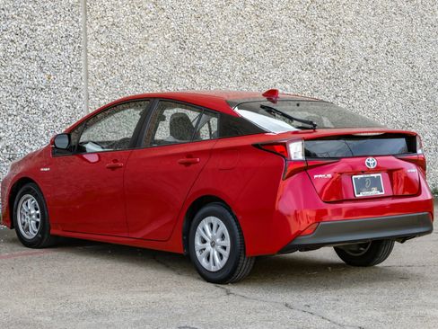Used 2020 Toyota Prius LE image 11