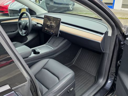 Used 2025 Tesla Model Y Long Range image 12