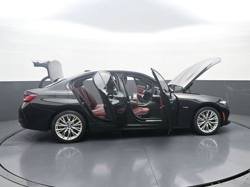 Used 2023 BMW 330e xDrive w/ Premium Package image 44