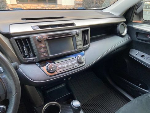 Used 2013 Toyota RAV4 XLE image 16