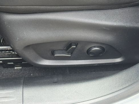 Used 2025 Jeep Compass Limited image 22