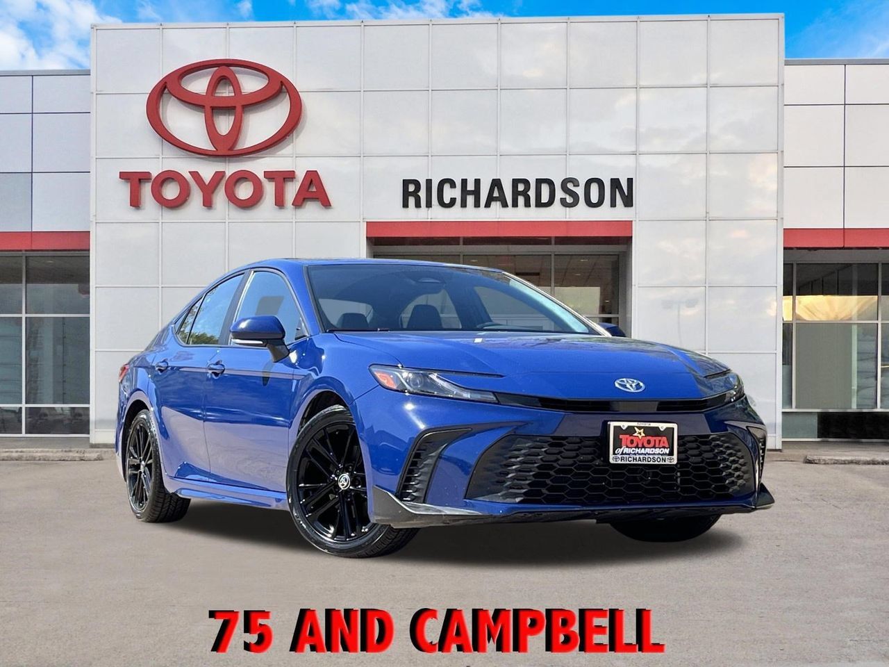 Used 2025 Toyota Camry SE FWD image 1