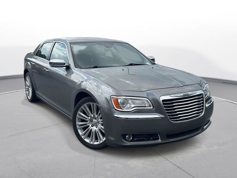 Used 2012 Chrysler 300 Limited w/ Luxury Group RWD image 4