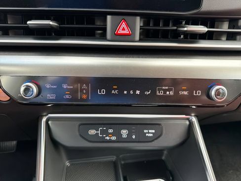 New 2026 Kia Carnival SX w/ SX Dark Edition Package FWD image 14