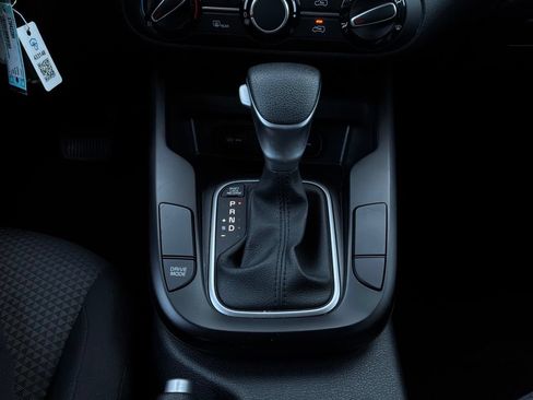 Used 2025 Kia Soul LX w/ LX Technology Package FWD image 23