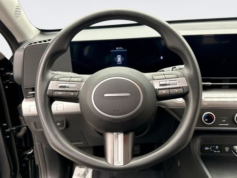 Used 2024 Hyundai Kona SE image 12