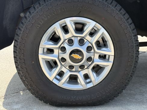 Used 2025 Chevrolet Silverado 2500 LT w/ Safety Package AWD/4WD image 10