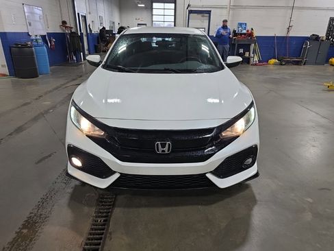 Used 2017 Honda Civic Sport image 2