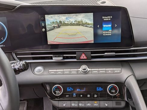 Certified 2024 Hyundai Elantra SEL w/ Convenience Package image 24