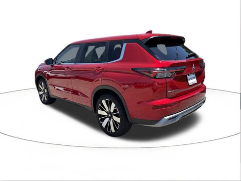 Used 2025 Mitsubishi Outlander SE FWD image 5