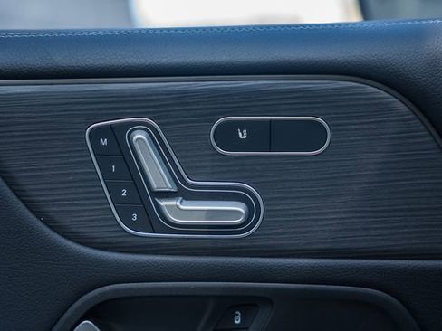 Used 2023 Mercedes-Benz GLB 250 4MATIC image 46